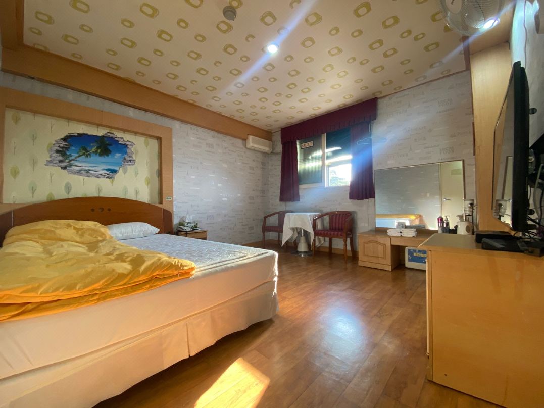 Geoje Island's 4th class honeymoon