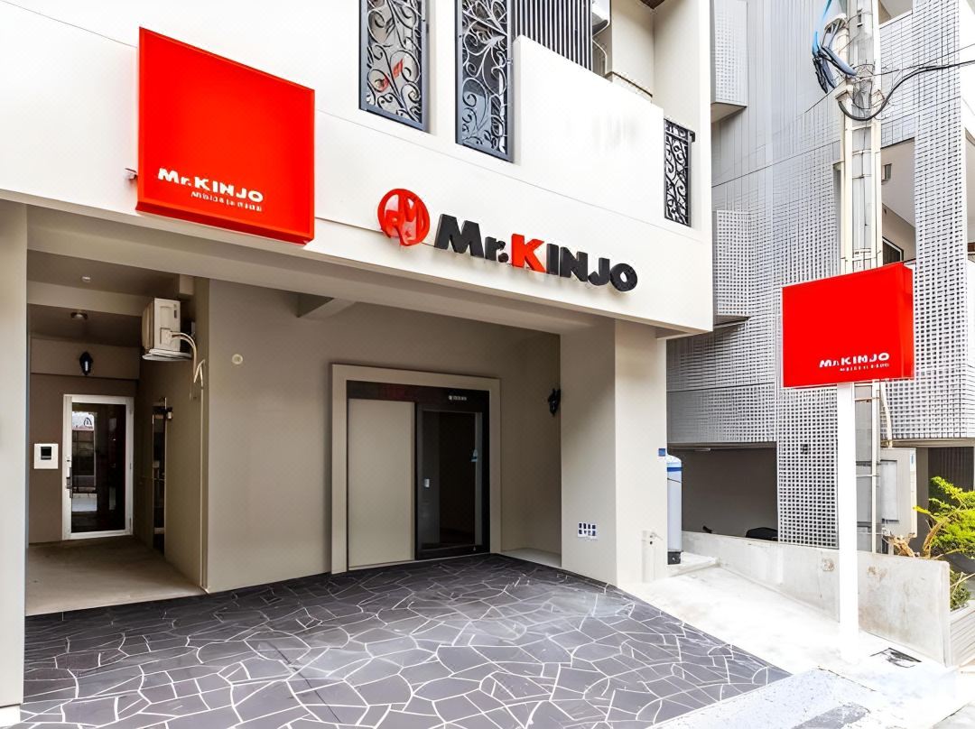 Mr.KINJO Miki24 in 牧志駅前