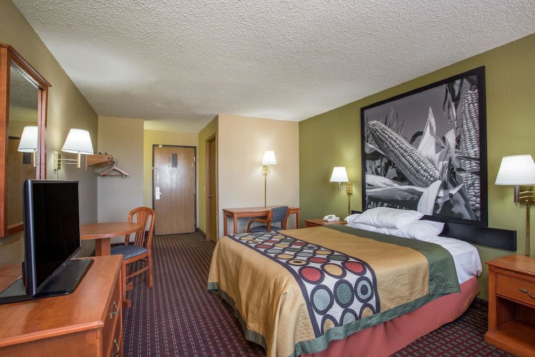 Super 8 by Wyndham Mendota I-39