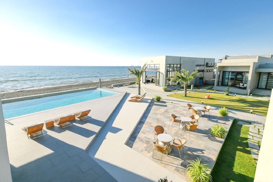 Tana Beach Villas