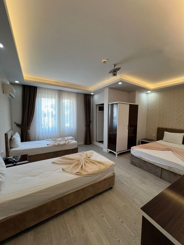 Grand Black Hotel