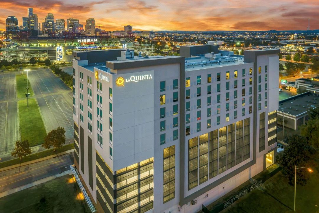 La Quinta Inn & Suites by Wyndham Nashville Downtown/Stadium