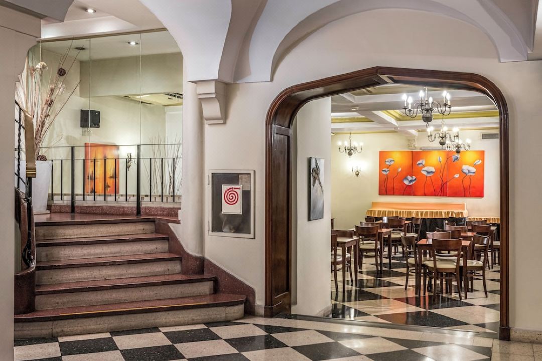 Promenade Hotel