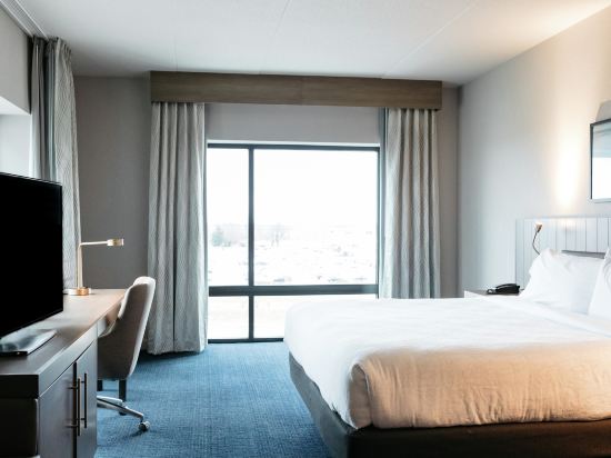 Hilton Garden Inn - Madison Sun Prairie - Tap to explore photos