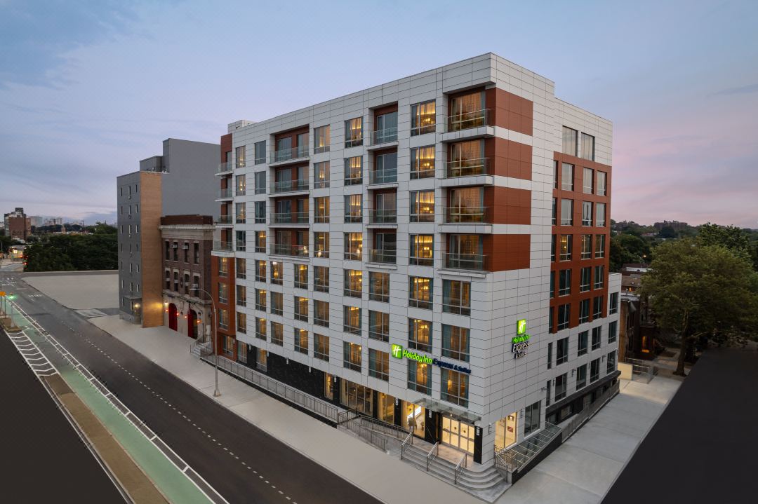 Holiday Inn Express & Suites WOODSIDE LAGUARDIA AIRPORT by IHG