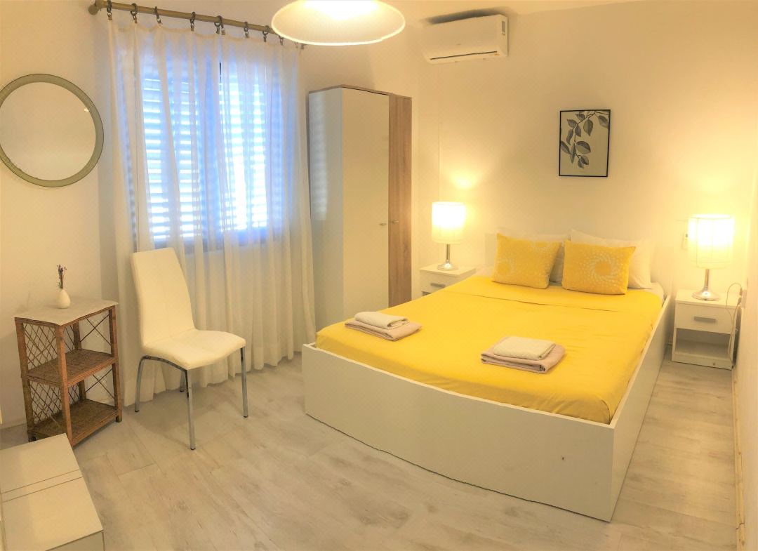 Dragan's Den Hostel
