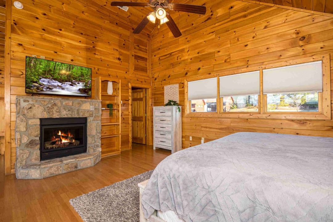 Upscale Cabin Stunning Views Hot Tub Game Room