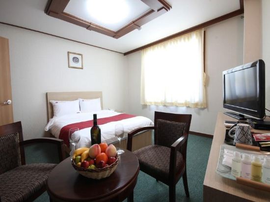 Tongyeong Tourist Hotel - Tap to explore photos