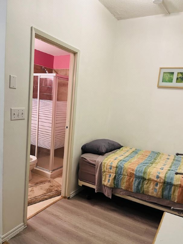 Moe's Suite Hotel