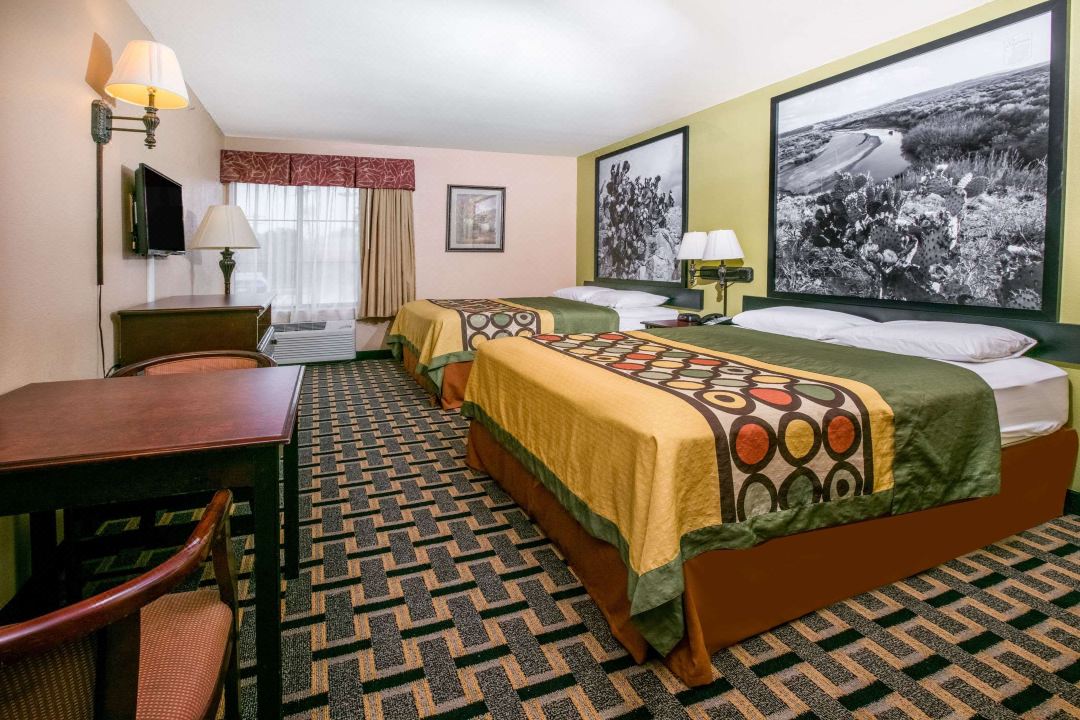 Super 8 by Wyndham Farmers Branch/North Dallas