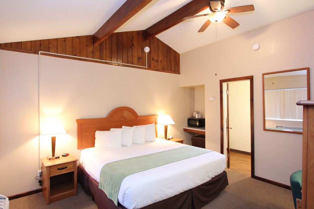 Oakhurst Lodge