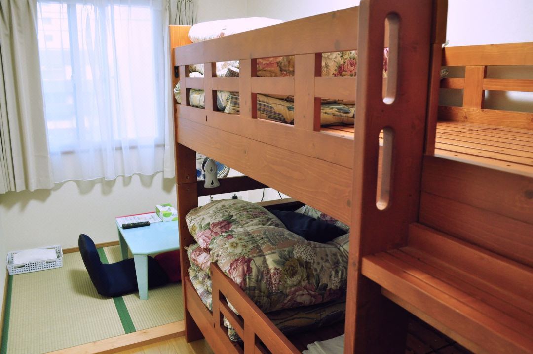 Guest House Hide
