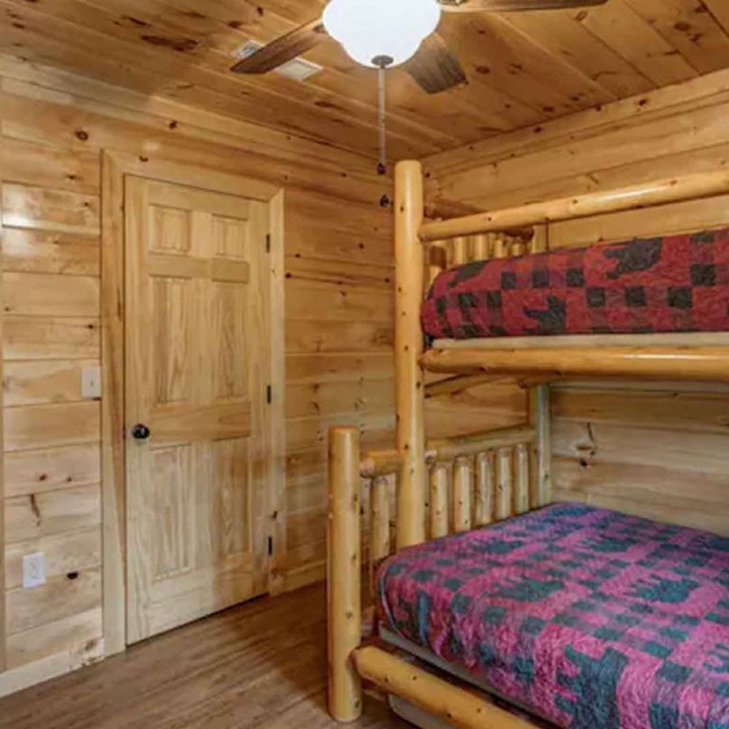 Amazingly Cozy Close to Attractions Fire Pit