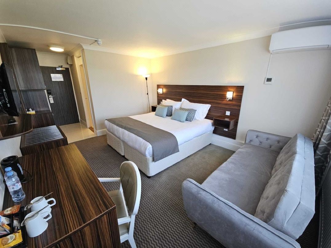 Palms Hotel & Retreat By Palette London Romford