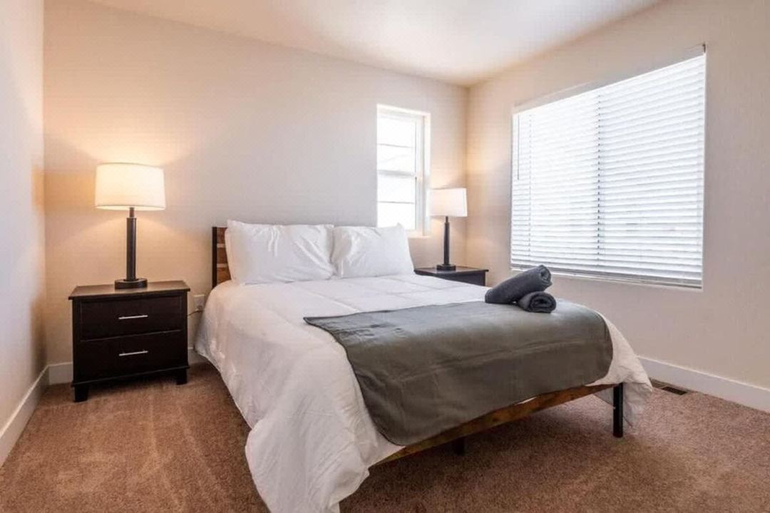 Elegant Spacious 4BR Home Peyton