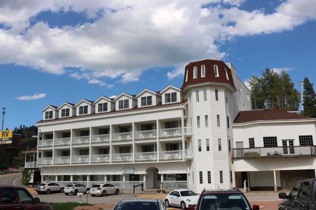 Roosevelt Inn Mount Rushmore
