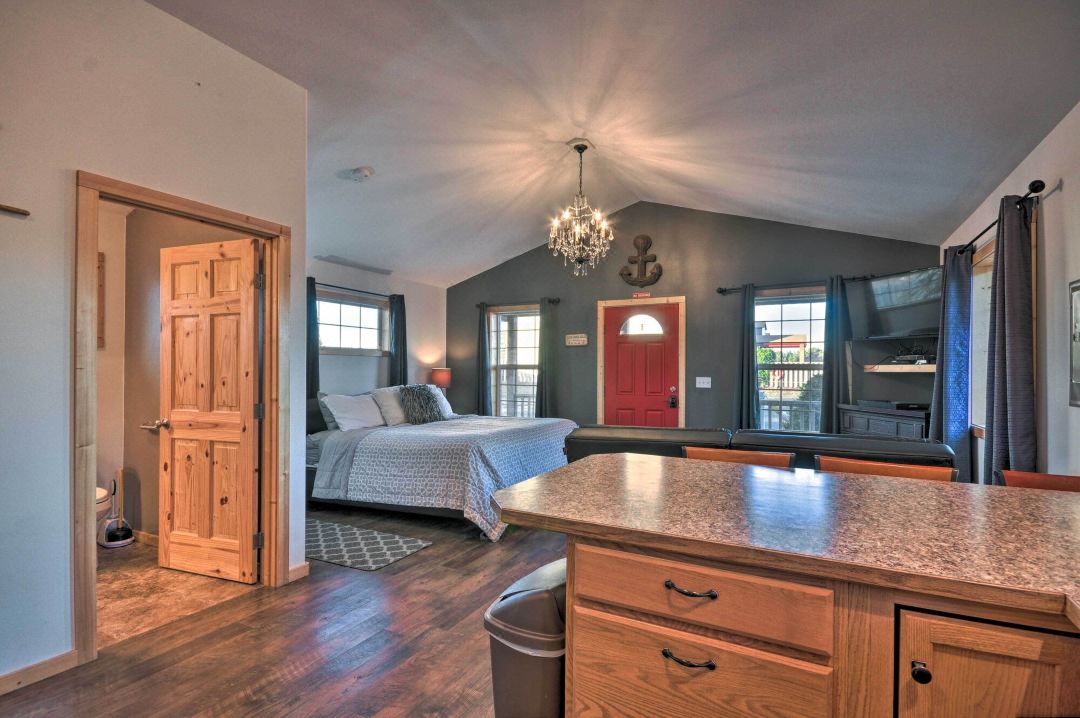 Coastal Retreat in Long Beach Walk to Attractions
