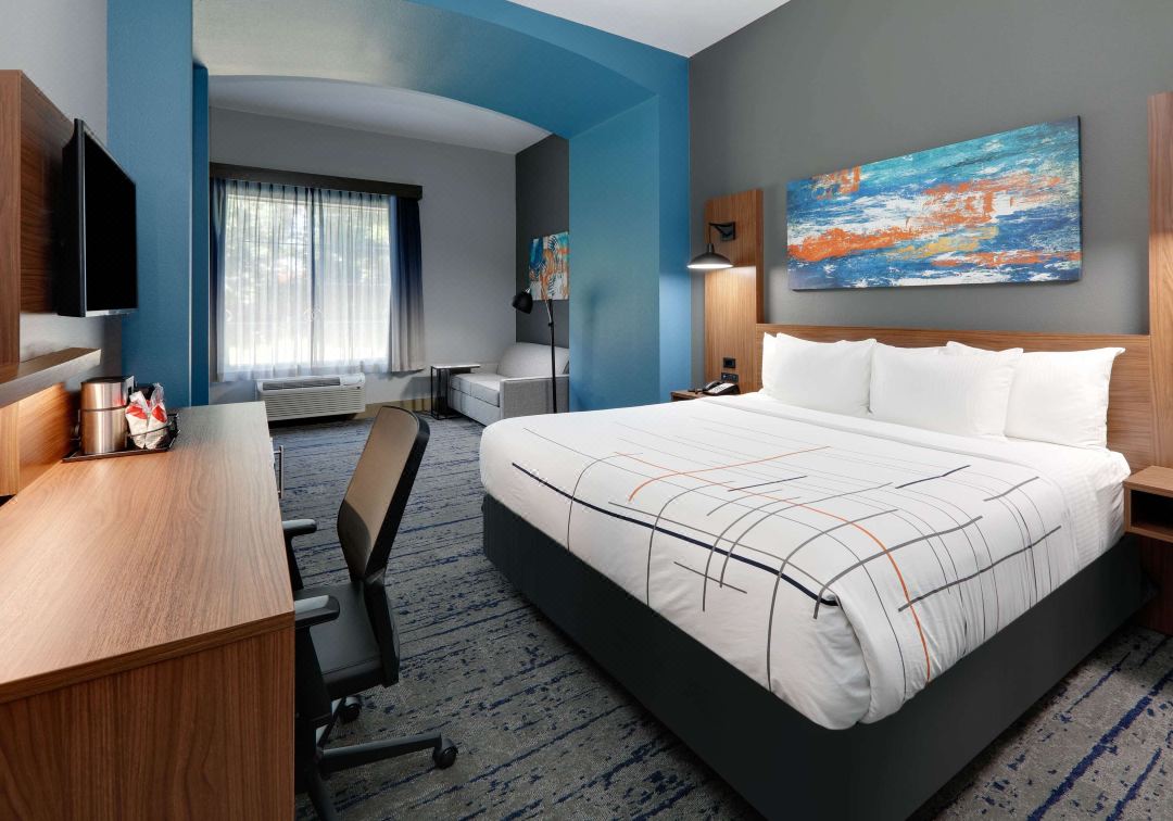 La Quinta Inn & Suites by Wyndham Jacksonville TX