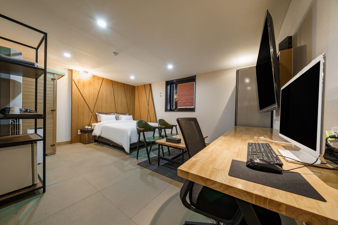 Suwon City Hall Hotel del Lago