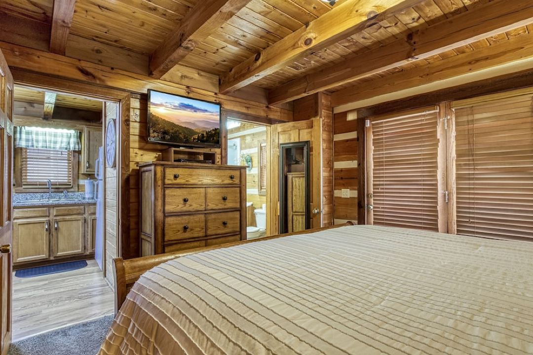 Fantastic Pet Friendly Cabin Hot Tub Fire Pit