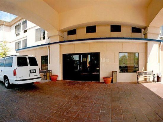 Quality Inn & Suites Airport - Tap to explore photos