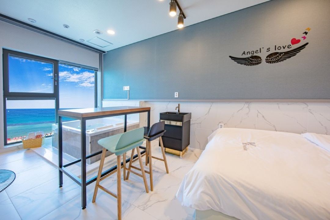 Gangneung We Pension (Anmok Coffee Street)