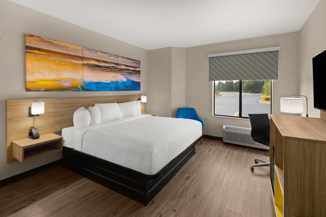 Days Inn by Wyndham McDonough
