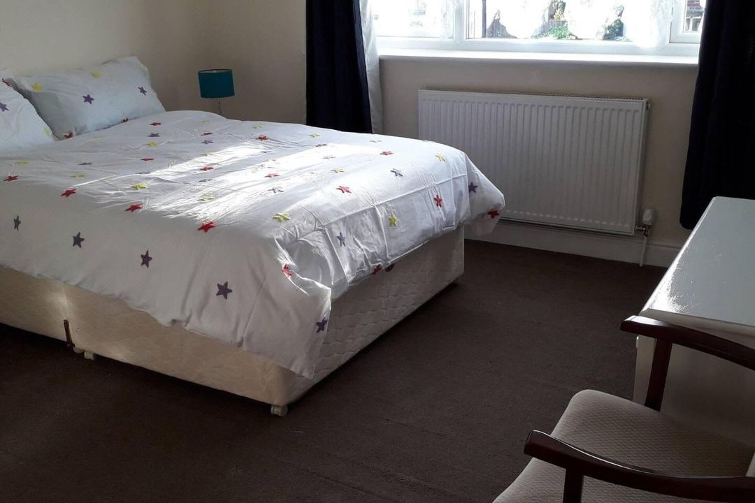 Homely 4-Bed House in Manchester