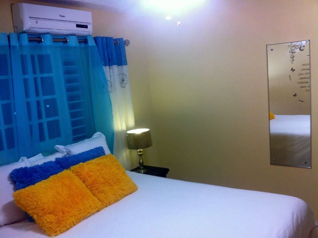 Oakland Guest Apartments