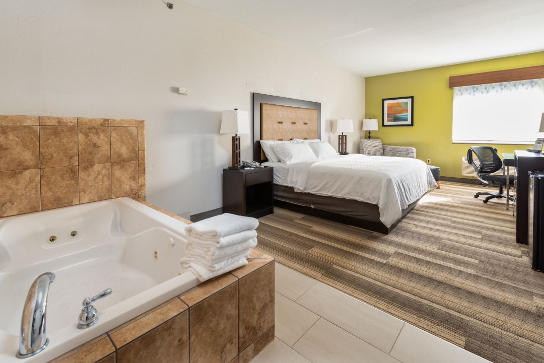 Country inn and Suites by Raddison South Haven