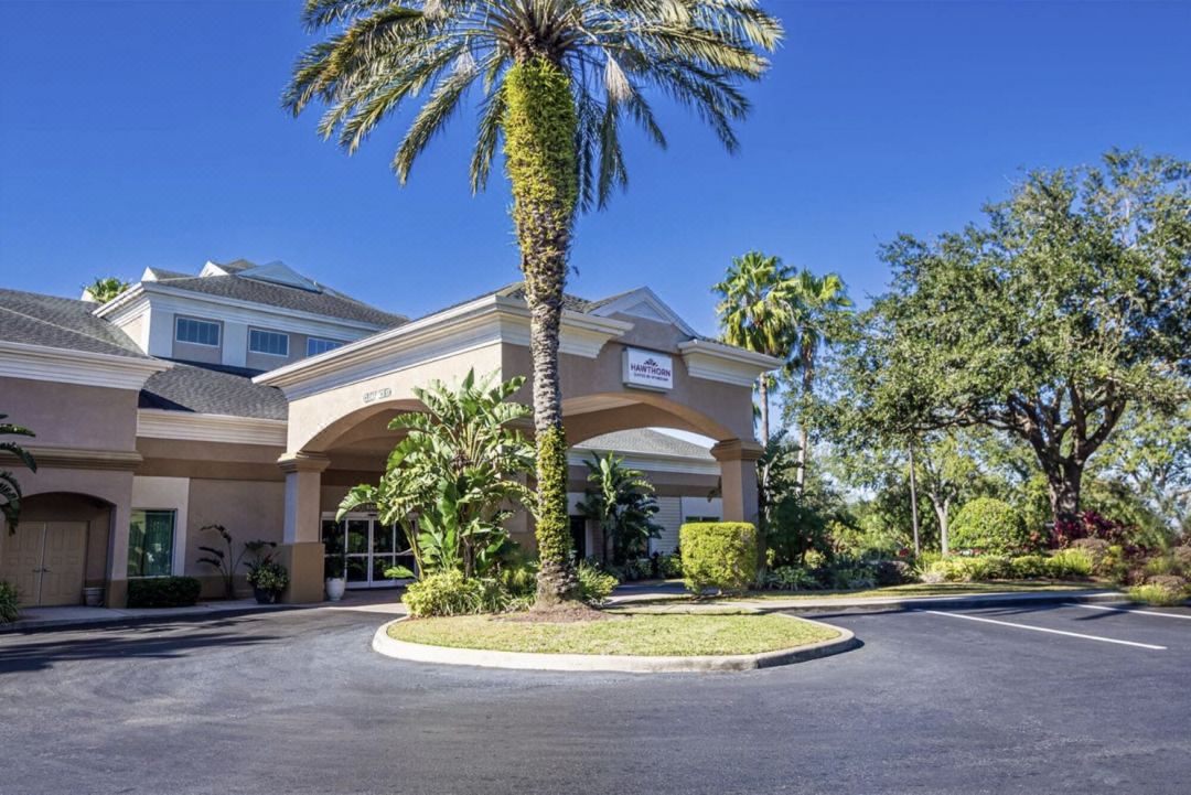 5 Minutes to Disney Free Shuttle King & Queen Bed
