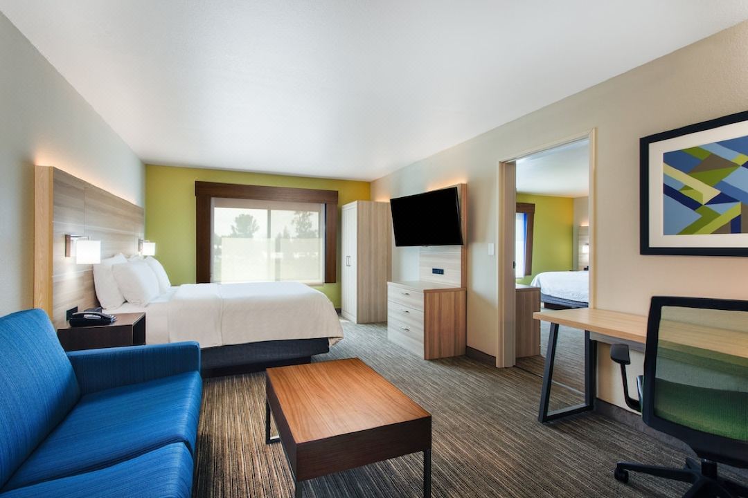 Holiday Inn Express & Suites Lewisburg