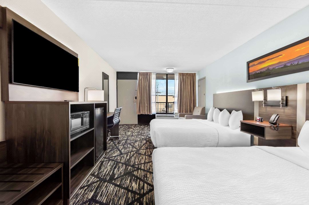 Clarion Inn & Suites Near the Leconte Center Pigeon Forge