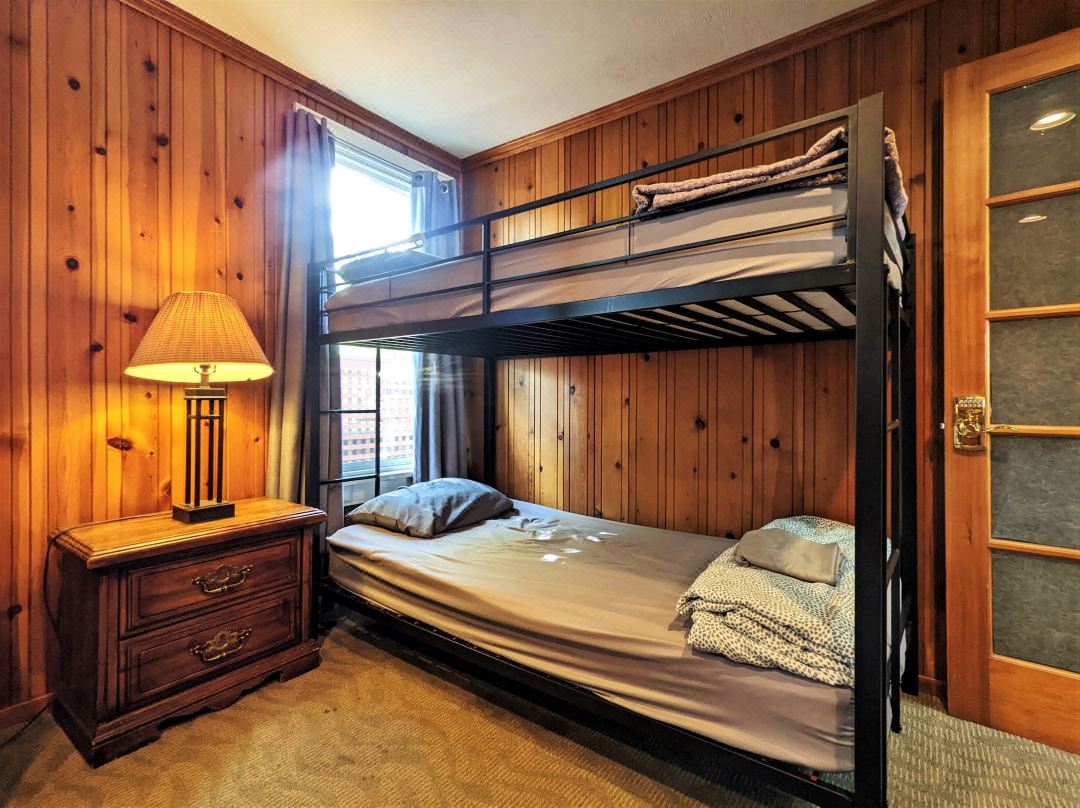 Bunk & Brew Historic Lucas House - Hostel