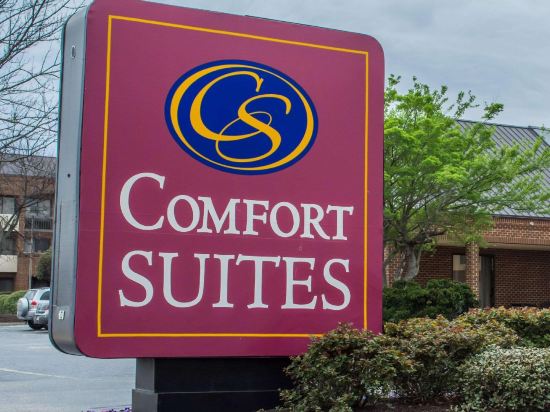 Comfort Suites Chesapeake - Norfolk - Tap to explore photos