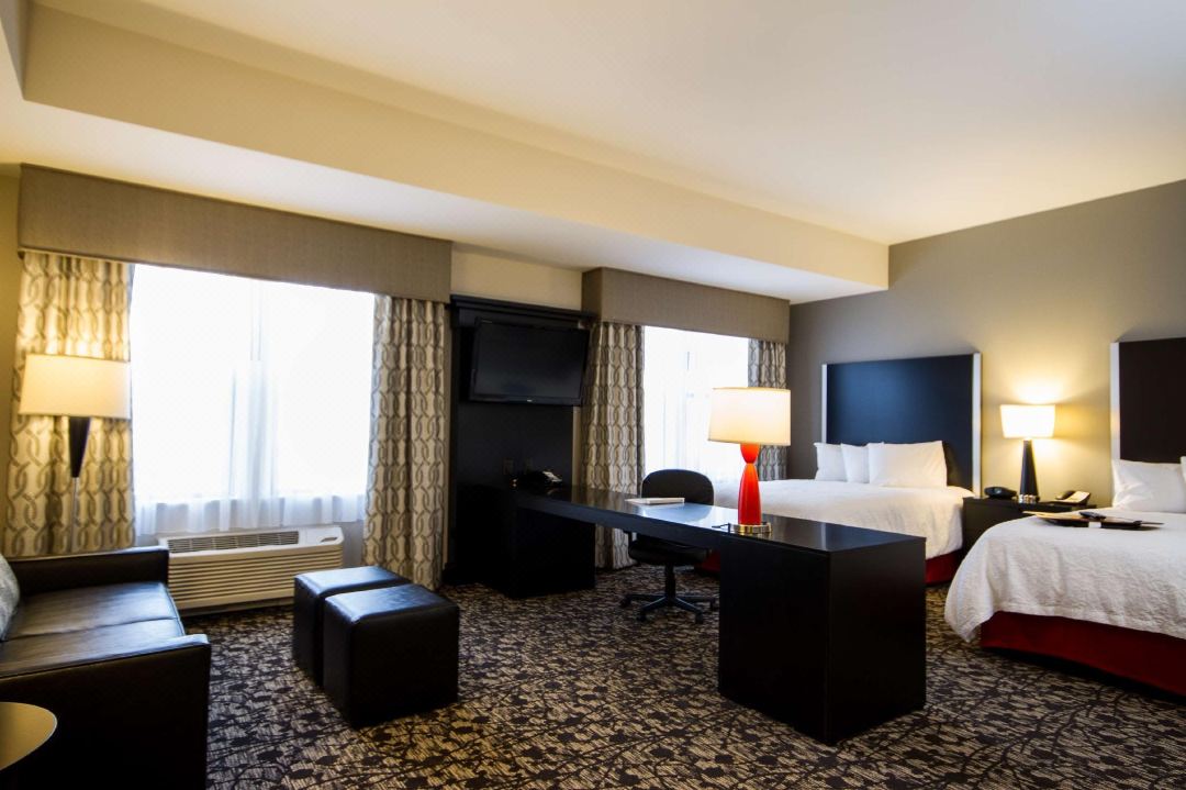 Hampton Inn & Suites DuPont