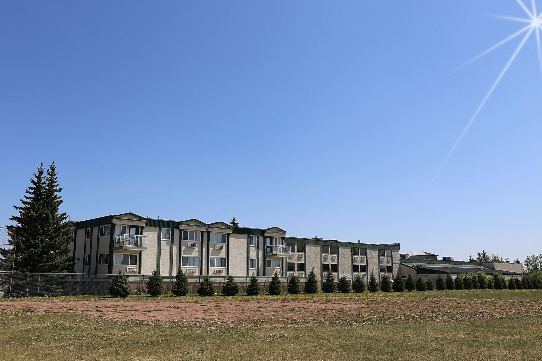Tamarack Motor Inn