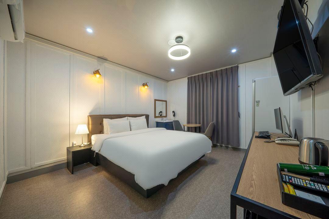 Changwon Myeongseodong IL Hotel