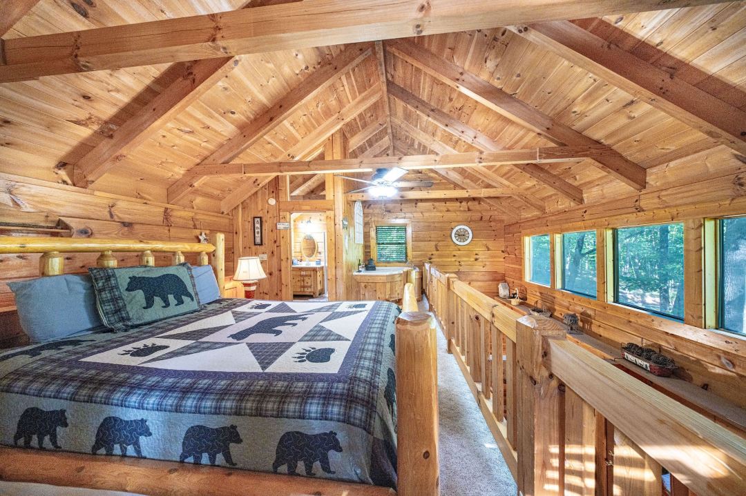 Cozy Cabin Escape 7Mins to Pigeon Forge Hot Tub