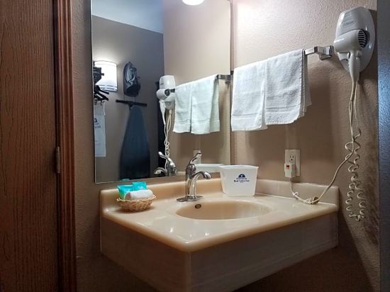 Americas Best Value Inn & Suites Bismarck - Tap to explore photos