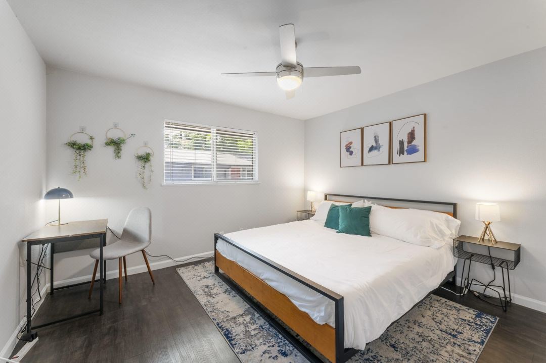 Prime Soco Chic 2BR King Suite w Pool Parking