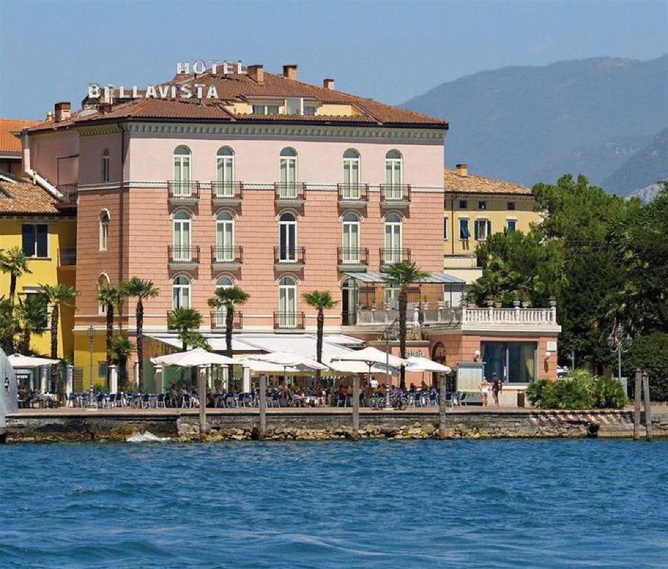 Bellavista Lakefront Hotel & Apartments