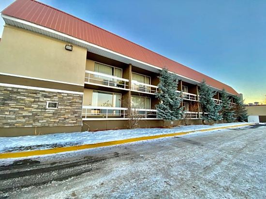 Ramada by Wyndham Whitecourt - Tap to explore photos