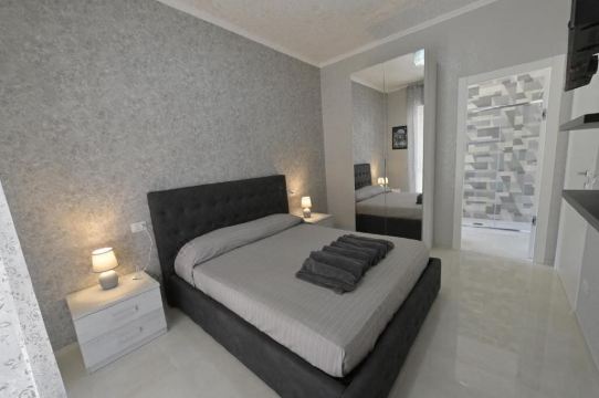 La Bella Vita,Guest House