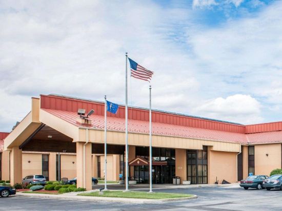 Quality Inn Fort Wayne - Tap to explore photos