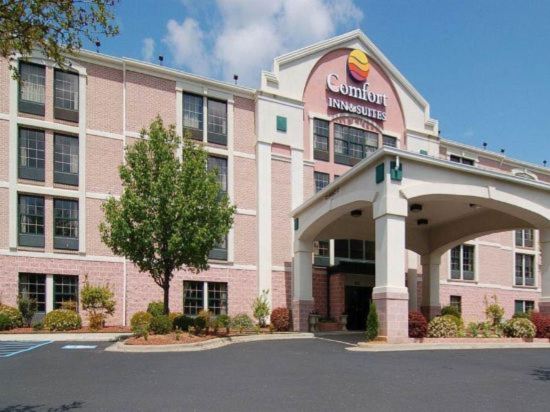 Comfort Inn & Suites Lake Norman - Tap to explore photos
