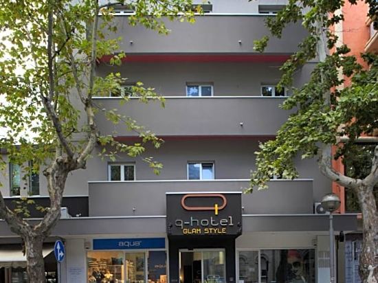Q Hotel - Tap to explore photos