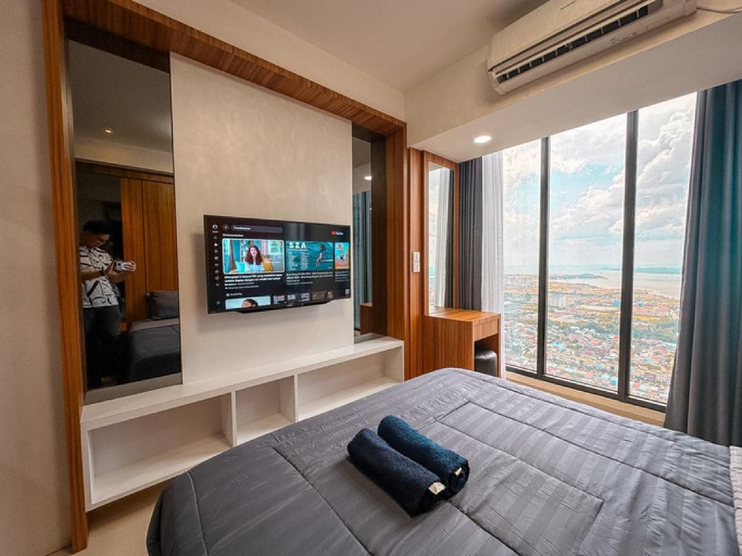 Stunning High-Floor Sea View Apartment