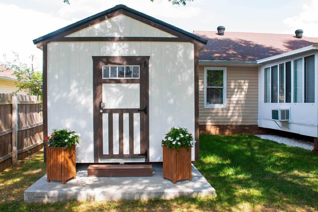 Home w/ Hot Tub, Playset & Grills in Clarksville!