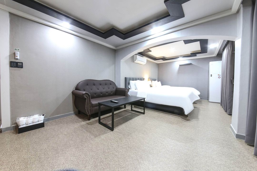 Changwon Myeongseodong IL Hotel
